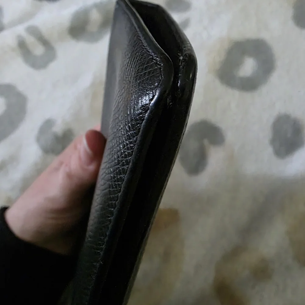 Louis Vuitton Brazza Wallet Black Taiga Leather COA Included - Picture 6 of 16